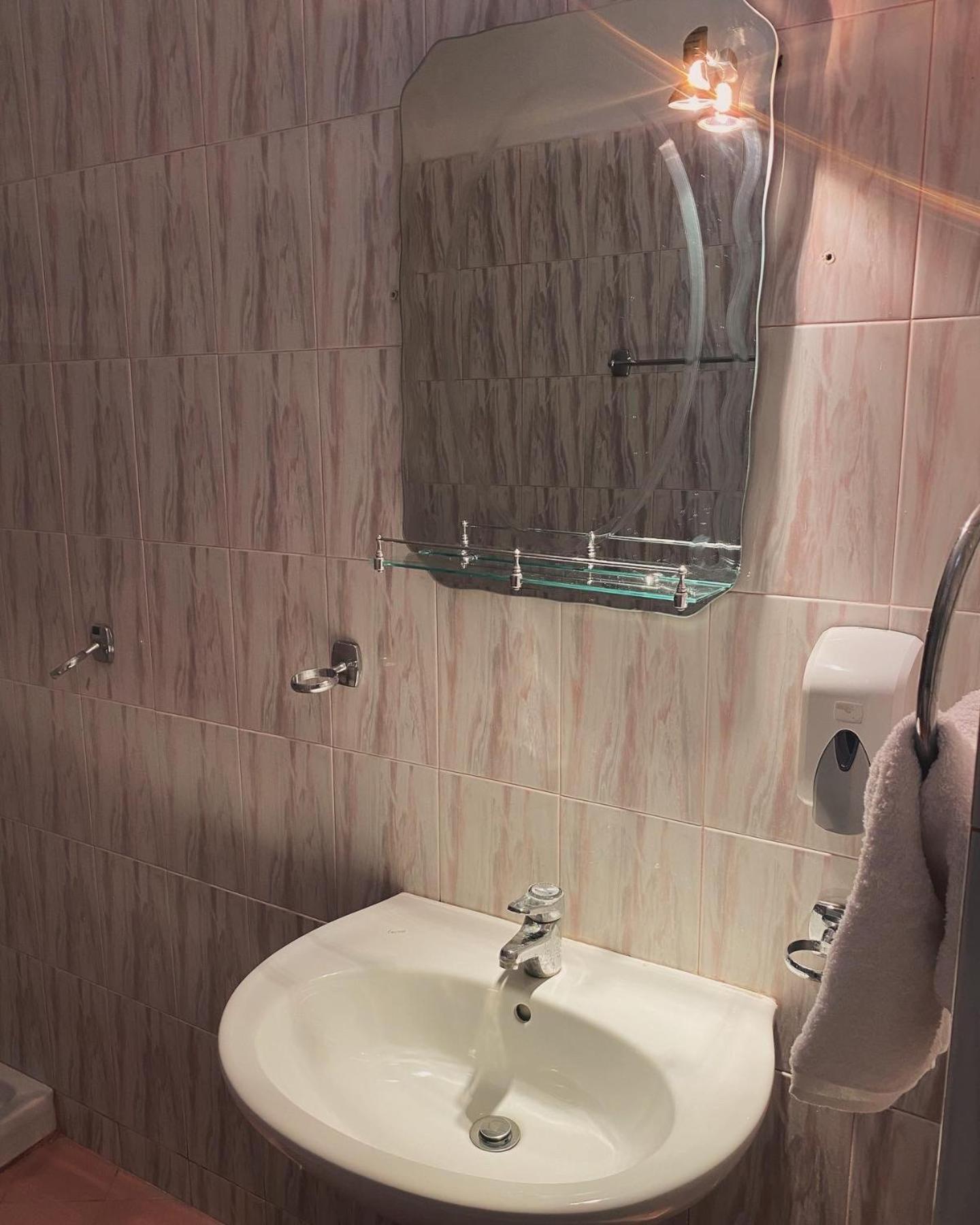 בראט Hotel Belind מראה חיצוני תמונה